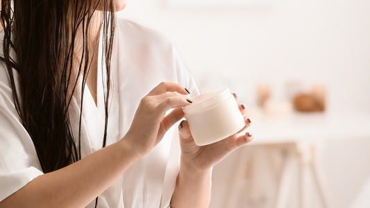 Dites Adieu aux Cheveux Secs avec la Crème de Maïzena