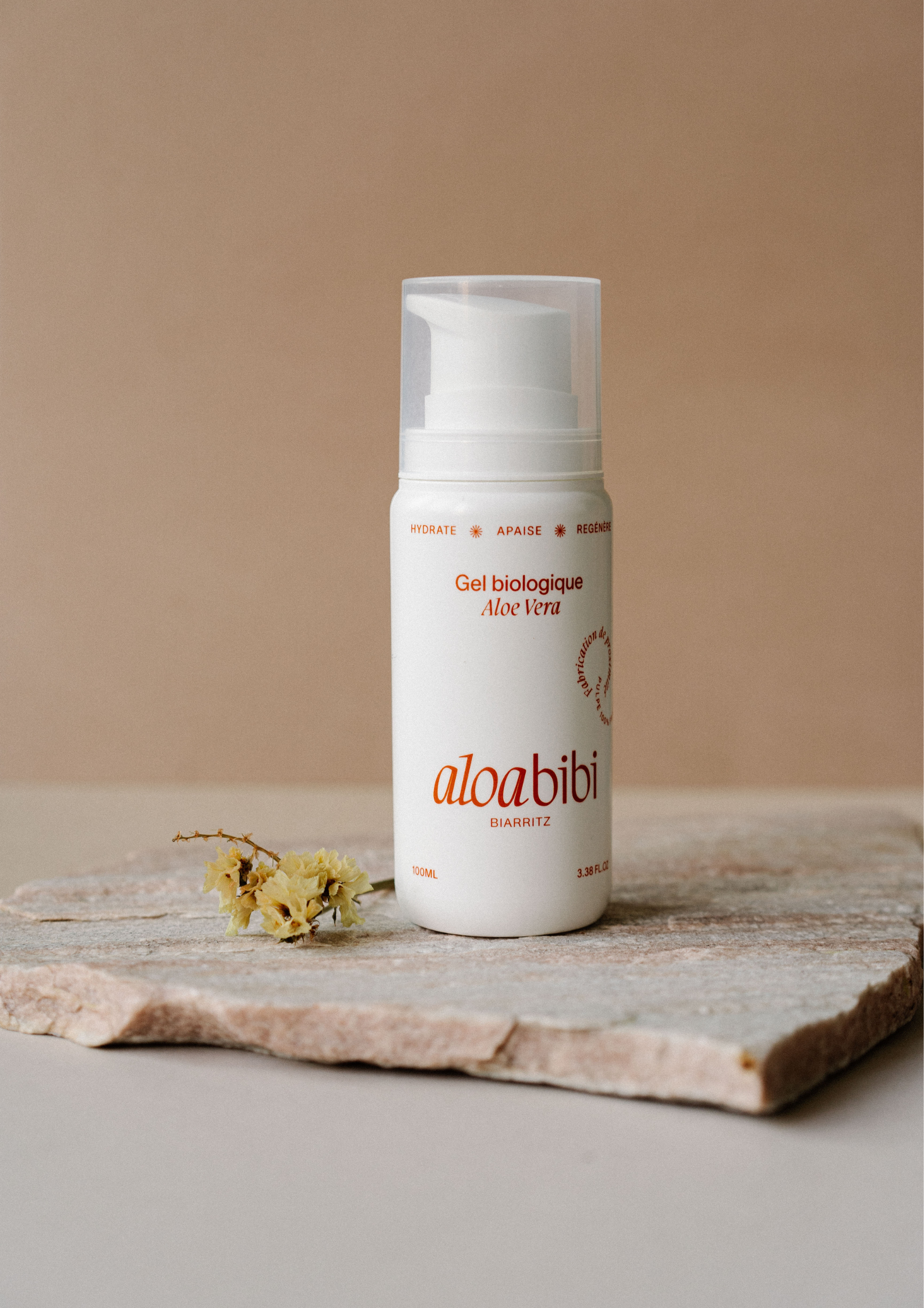 Le gel d'aloe vera bio de Aloa Bibi est un véritable soin complet qui va prendre soin de vous de façon naturelle. On vous le promet, cette année, finie la peau de croco !Apaisant, désaltérant, nutritif et régénérant…