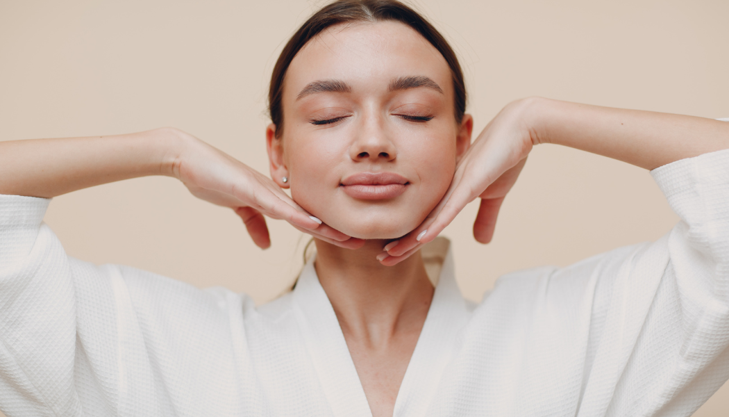 Découvrez les bienfaits du yoga du visage pour une peau rayonnante !