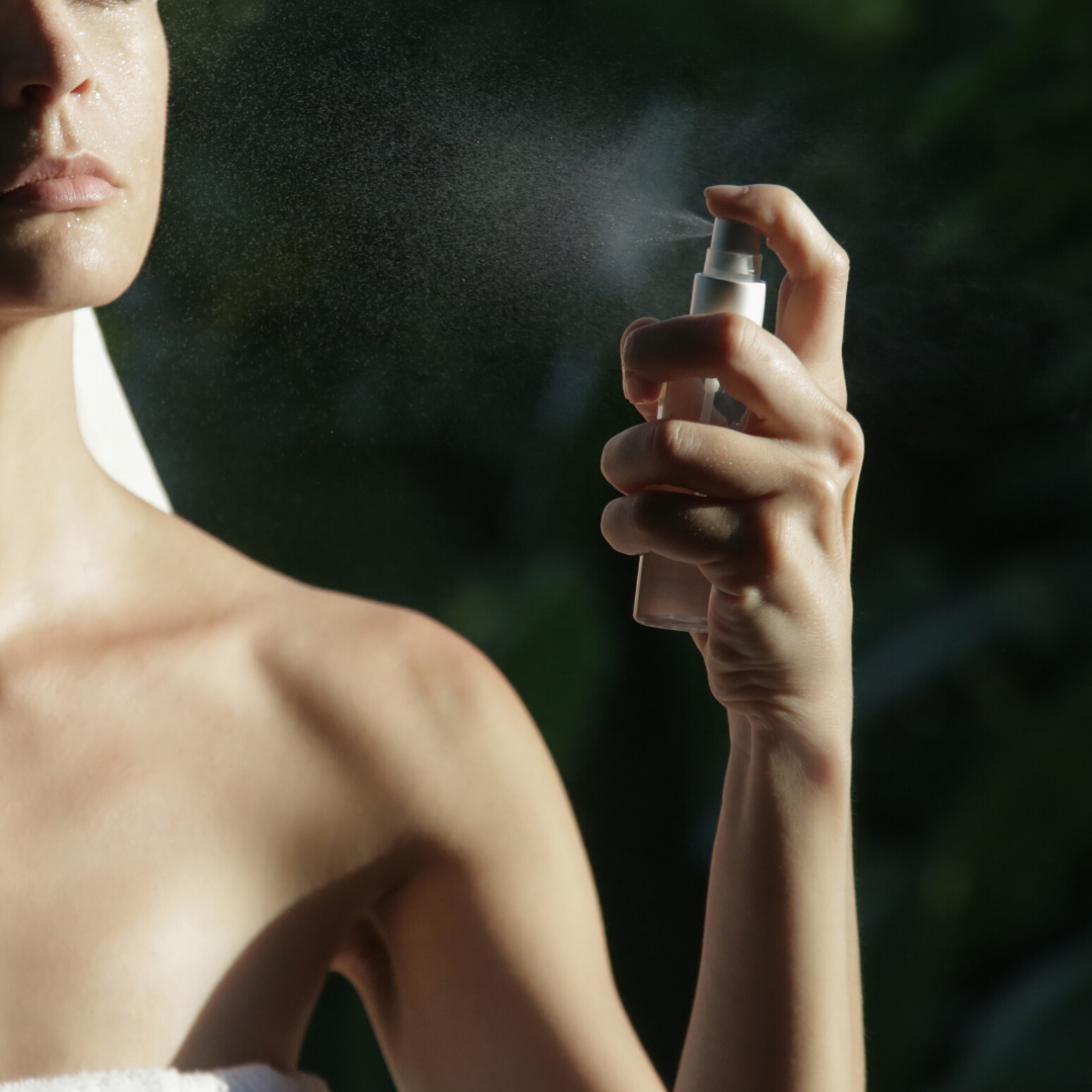Retrouvez ici toutes les lotions hydratantes et les sérums en spray pour hydrater et repulper votre peau.