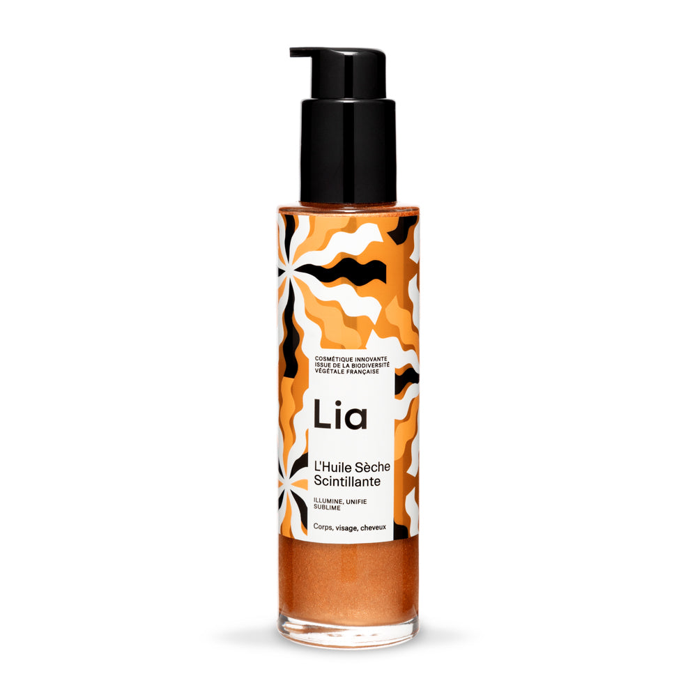 Faites scintiller votre peau avec l'huile sèche scintillante corps Lia !   Idéale pour prolonger le bronzage, cette huile pour le corps hydrate et illumine votre peau avec sa couleur cuivrée et ses paillettes dorées. Je vous rassure, elle paillette légèrement le corps, de quoi briller sans pour autant ressembler à une boule à facette !